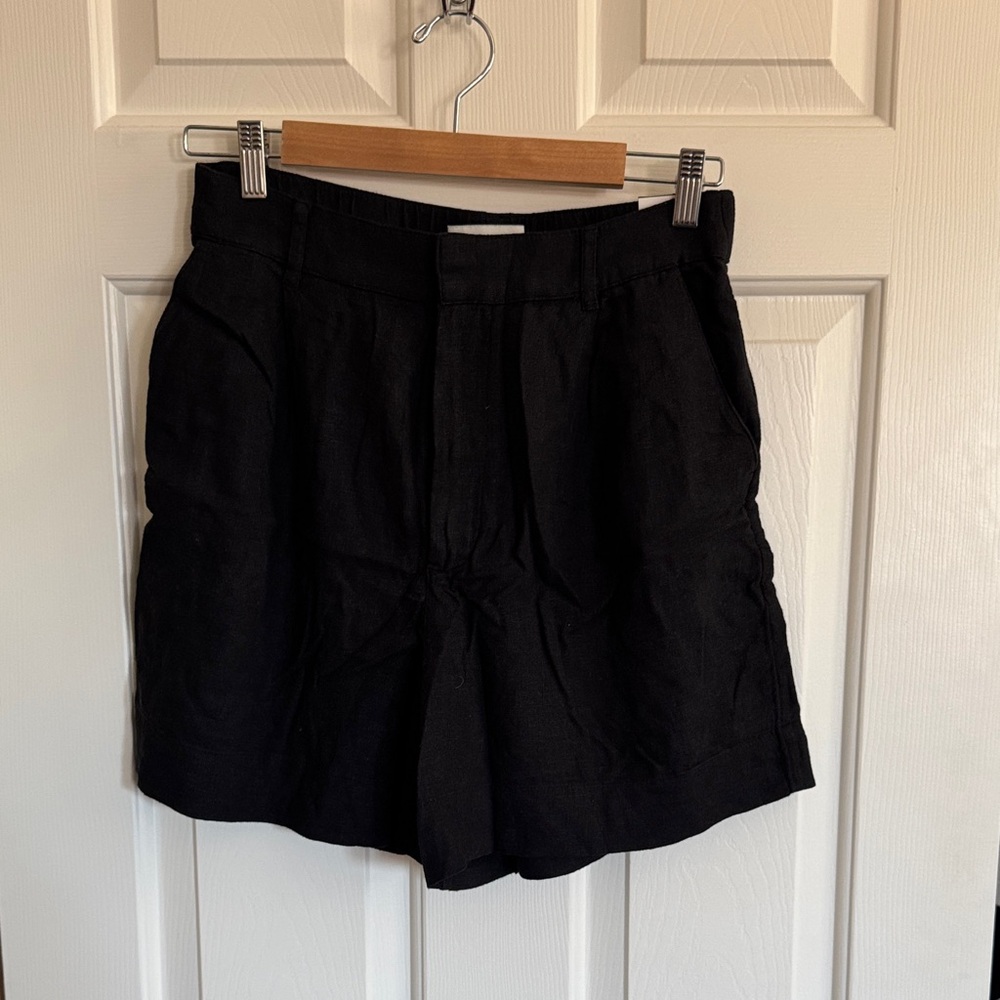 NWT Abercrombie & Fitch Black Women's Bermudas Size Medium